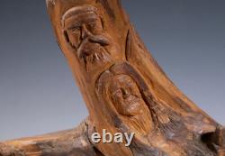 Oiseau en bois sculpté à la main sur arbre folklorique