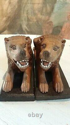 Paire De Lions De Bois Sculptés Sur Les Bases Naive/folk Art/rustique