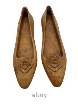 Paire de chaussures à talons pour femme en art populaire sculpté