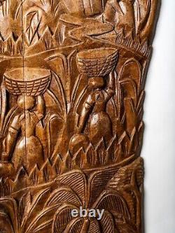 Panneau en bois sculpté d'art populaire haïtien vintage, Récolte, Initialé F. P