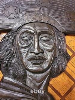 Panneau en bois sculpté d'art populaire signé par Mendes de Lampião, œuvre d'art du Brésil