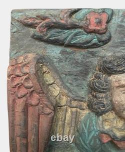 Panneau mural en bois d'ange baroque coloré en art populaire du XXe siècle antique sculpté