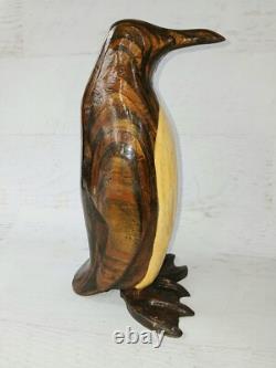 Pinguin en bois lamellé sculpté vintage original MCM art populaire du milieu du siècle