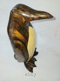 Pinguin en bois lamellé sculpté vintage original MCM art populaire du milieu du siècle