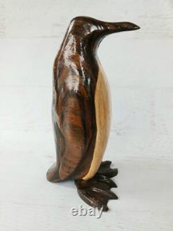 Pinguin en bois lamellé sculpté vintage original MCM art populaire du milieu du siècle
