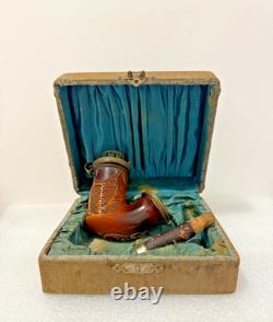 Pipe en mèche ancienne, scène de folk art sculptée à la main, couvercle en cuivre - Avec boîte