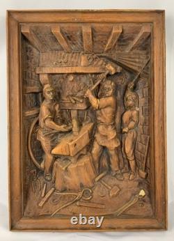 Plaque de relief en bois sculpté à la main vintage scène de forgeron monogramme AP art populaire