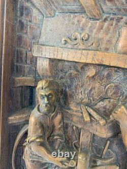 Plaque de relief en bois sculpté à la main vintage scène de forgeron monogramme AP art populaire