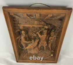 Plaque de relief en bois sculpté à la main vintage scène de forgeron monogramme AP art populaire
