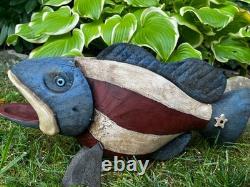 Poisson en bois peint folklorique patriote vintage par Robert Allen Francis