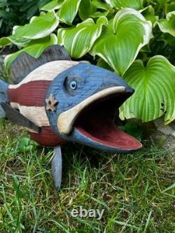Poisson en bois peint folklorique patriote vintage par Robert Allen Francis