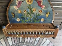 Porte-cuillère mural en bois sculpté vintage d'art populaire mexicain avec fleurs et oiseaux
