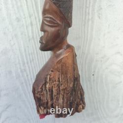 Poteau totémique en bois sculpté à la main, vintage, avec 30 visages figuratifs - Art populaire
