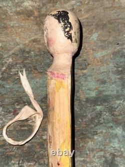 Poupée en bois sculptée à la main, poteau de lit en folk art antique