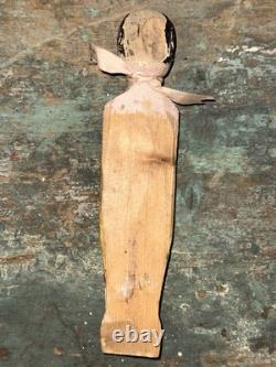 Poupée en bois sculptée à la main, poteau de lit en folk art antique