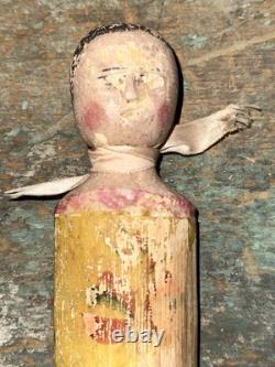 Poupée en bois sculptée à la main, poteau de lit en folk art antique