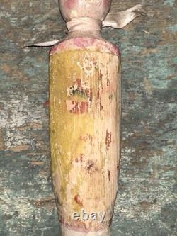 Poupée en bois sculptée à la main, poteau de lit en folk art antique