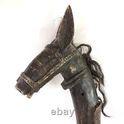 Poupée festive en bois sculpté de cheval à bascule d'art populaire africain du Mali