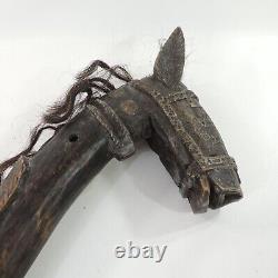 Poupée festive en bois sculpté de cheval à bascule d'art populaire africain du Mali