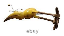 RARE Art Populaire Oiseau Marin Sculpté à la Main en Bois Jaune Vert Gooney Bird 15 Pouces de Haut