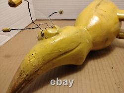 RARE Art Populaire Oiseau Marin Sculpté à la Main en Bois Jaune Vert Gooney Bird 15 Pouces de Haut