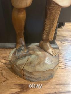 RARE Sculpture en Bois Sculptée d'un Ouvrier Haïtien Œuvre Maîtresse d'Art Populaire