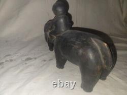 Rare Antique Népalais Art Populaire Éléphant sculpté à la main et Mahout des années 1880