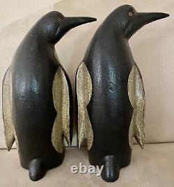 Rare Paire De Charles Hart Style Empereur Penguin Sculpté Bois Vintage Art Folklorique
