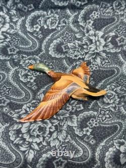 Rare broche en bois sculpté à la main représentant un canard volant, datée du 25 janvier 1848, art populaire antique