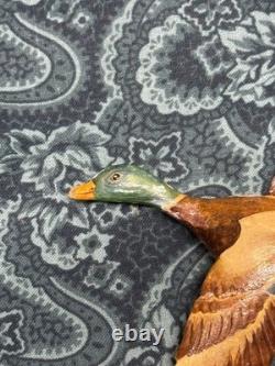 Rare broche en bois sculpté à la main représentant un canard volant, datée du 25 janvier 1848, art populaire antique