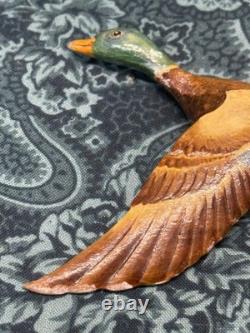 Rare broche en bois sculpté à la main représentant un canard volant, datée du 25 janvier 1848, art populaire antique