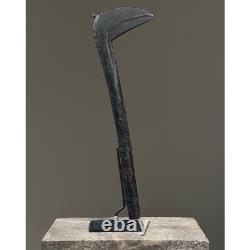 Sceptre folklorique antique en bois sculpté et patiné du Burkina Faso sur socle sur mesure