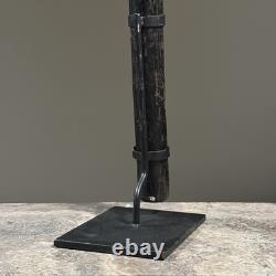 Sceptre folklorique antique en bois sculpté et patiné du Burkina Faso sur socle sur mesure