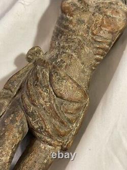 Sculpture antique précoce en bois de fragment de Santos sculpté représentant Jésus-Christ