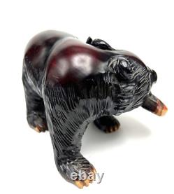 Sculpture d'art populaire aïnou japonais natif en bois sculpté de l'ours et du saumon, signé VTG