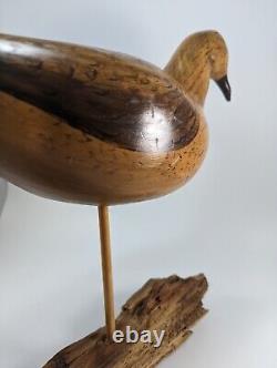 Sculpture d'art populaire d'oiseau en bois sculpté à la main, style du début du siècle, base en bois flotté signée