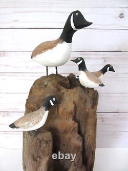 Sculpture d'art populaire en bois sculpté à la main de DICK STEELE, oies canadiennes vintage du Maine