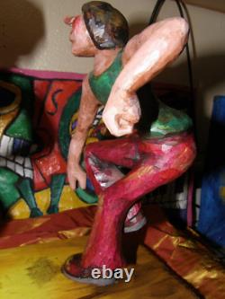 Sculpture d'art populaire en bois sculpté à la main, signée par l'artiste, danseurs dansants, 1976