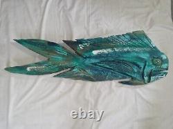 Sculpture d'art populaire marine en bois sculpté à la main de grande taille représentant un poisson Mahi Mahi vintage de 37 pouces