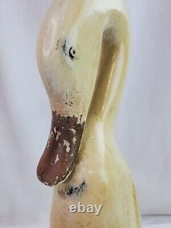 Sculpture d'oie en bois debout sculptée à la main de style folklorique