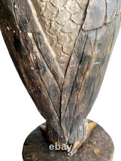 Sculpture d'oiseau en bois sculpté et peint de 3 pieds d'art populaire américain primitif antique