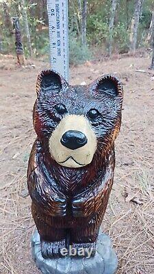 Sculpture d'ours en bois avec drapeau du Texas sculpté à la tronçonneuse - Art rustique 16 fait à la main Ours du Texas