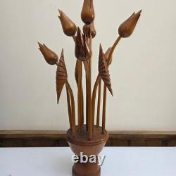 Sculpture de bouquet de fleurs en tulipes en bois sculpté à la main vintage MCM, décor d'art populaire