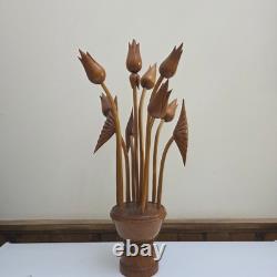 Sculpture de bouquet de fleurs en tulipes en bois sculpté à la main vintage MCM, décor d'art populaire