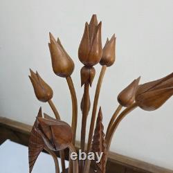 Sculpture de bouquet de fleurs en tulipes en bois sculpté à la main vintage MCM, décor d'art populaire