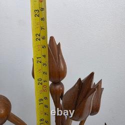 Sculpture de bouquet de fleurs en tulipes en bois sculpté à la main vintage MCM, décor d'art populaire