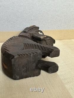 Sculpture de chien en bois sculpté à la main asiatique antique avec des yeux incrustés - Art populaire