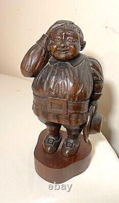 Sculpture de figure de pèlerin en bois sculpté à la main en art populaire ancien