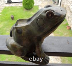 Sculpture de grenouille sculptée en bois d’art populaire antique, Allemagne, grande, faite à la main