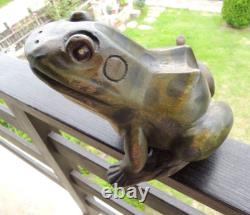 Sculpture de grenouille sculptée en bois d’art populaire antique, Allemagne, grande, faite à la main